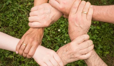 SKUPAJ TUDI V TEŽKIH TRENUTKIH